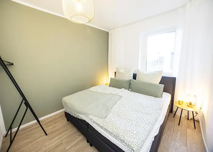 Daire Blossfeld-apartments Geraeumige Stadtoase Mitten Im Zentrum Mit 3 Schlafzimmern, Gratis Parkplatz, W-lan, Netflix *
